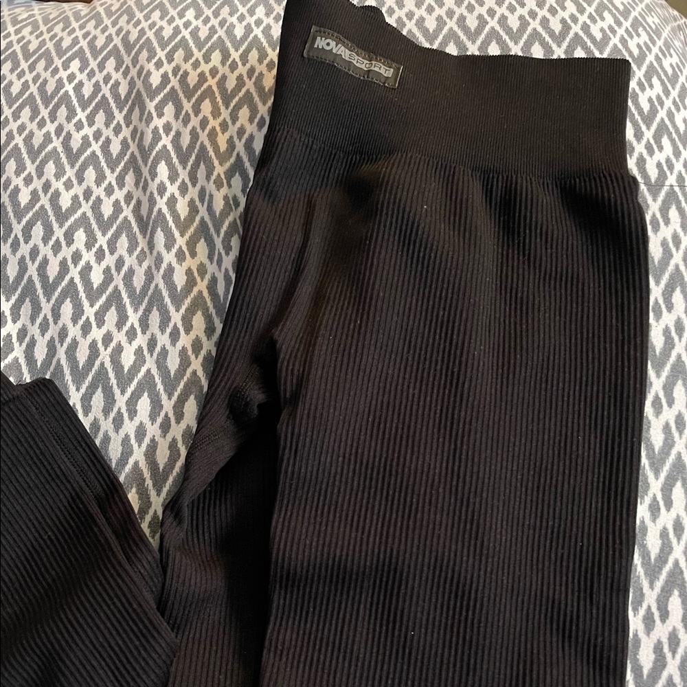 Fashion nova sports leggings black🖤